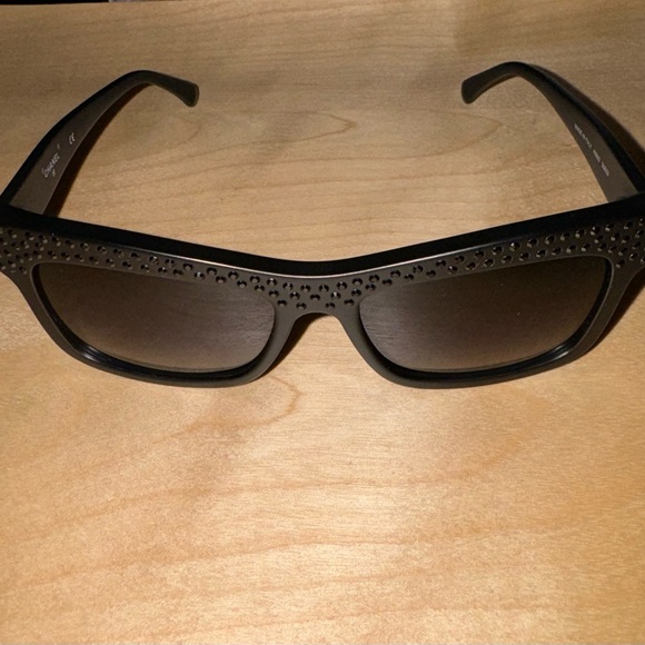 Gorgeous Authentic Chanel sunglasses - Picture 9 of 15